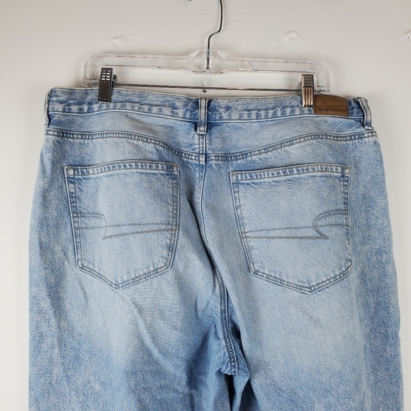 American Eagle Mom Jeans Womens 16 Busted Knee Light Acid Wash Ankle length - Picture 11 of 11